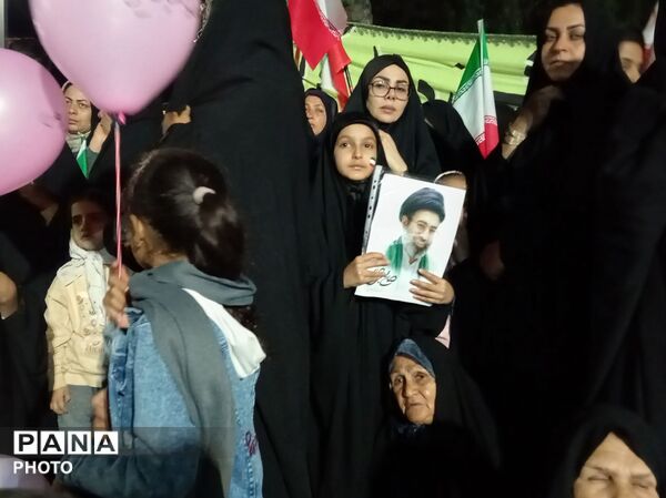کودکان شهرستان خلیل آباد کف میدان می مانند