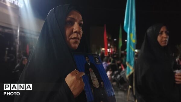 حضور مردم مبعوث شده نصف جهان در میدان علیخانی اصفهان 