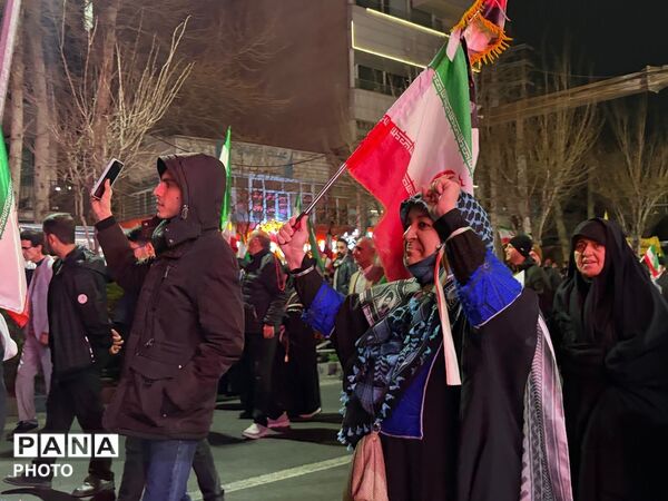 مبارزه مردم کرج  با دشمن آمریکای صهیونی در بیست‌وسوم  راهپیمایی