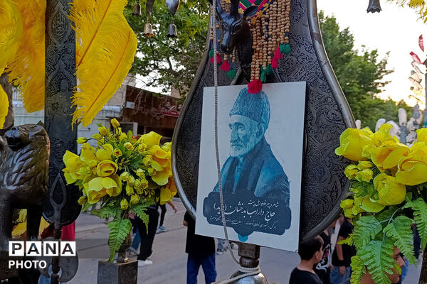 آیین باشکوه علم‌گردانی در غروب عاشورا 