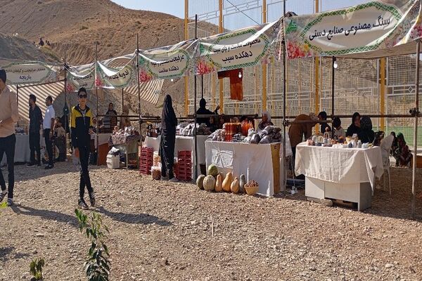 آغاز مراسم روز شهر بار با افتتاح نمایشگاه محصولات محلی و صنایع دستی