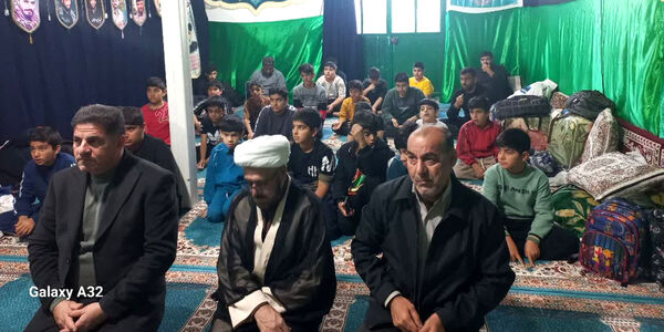 شبی سرشار از معنویت پایان اعتکاف دانش آموزان در روستاهای مختلف شهرستان دره‌شهر 