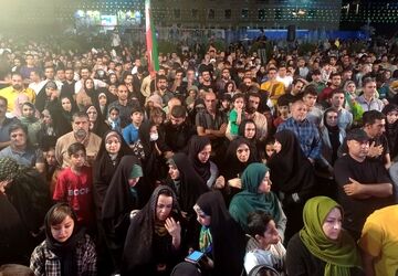 اجتماع اصفهانی‌ها برای حمایت از عملیات وعده صادق ۳ در میدان امام حسین(ع)