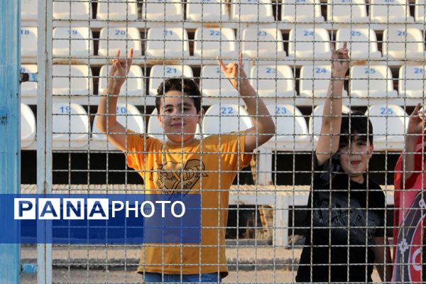 برد شیرین تراکتور در خانه مقابل آلمینیوم اراک