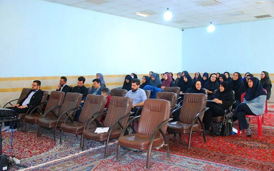 نشست تخصصی شورای آموزگاران قطب ۱ شهر قیامدشت 