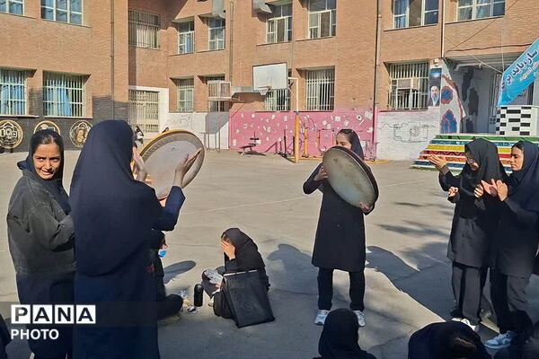 حضور دانش آموزان مدارس حاتم، مجتهده امین و محمد علی تحصیلی در جشن ولادت حضرت زینب (س)