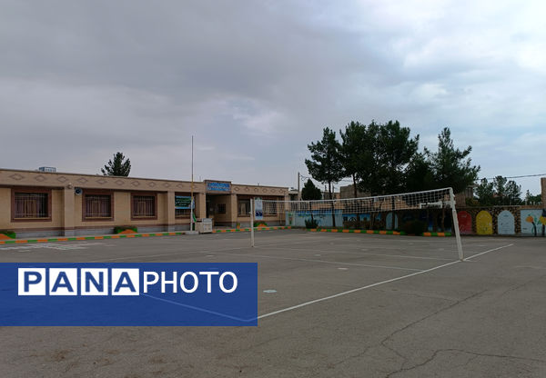 دبیرستان رضوانه شاهبیکی سربیشه آماده استقبال از دانش‌آموزان