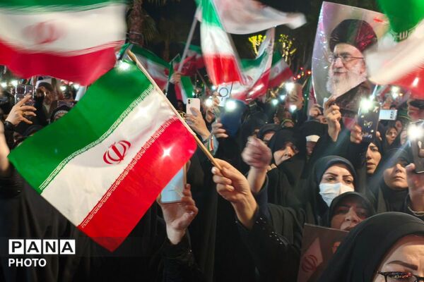 میدان هفت‌تیر بهارستان دو میزبان راهپیمایی شبانه مردم و فرهنگیان