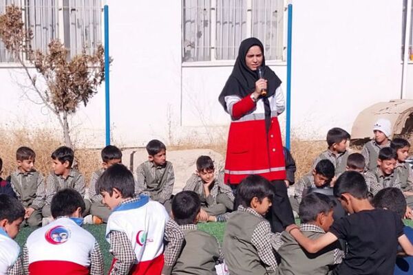 آموزش شرایط اضطراری و پناهگیری در دبستان باقرالعلوم فیروزکوه
