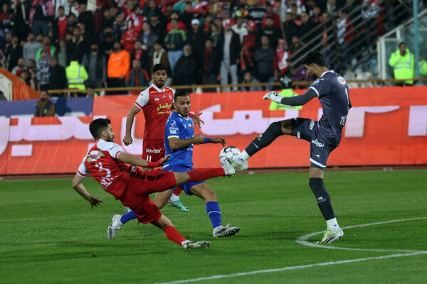 دیدار تیم‌های استقلال و پرسپولیس