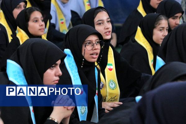 بهارستان دو صحنه همفکری، همدلی و همکاری پیشتازان در همایش یاوران انقلاب