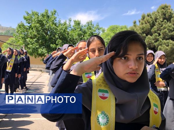 بازدید ارزیاب سازمان دانش‌آموزی کشور از دبیرستان تشکیلاتی المهدی ناحیه ۵ مشهد