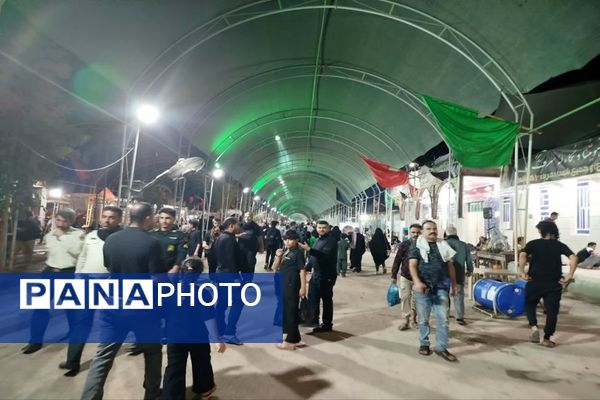 خدمت بی‌منت خادمان کوچک به زائران در حمیدیه 