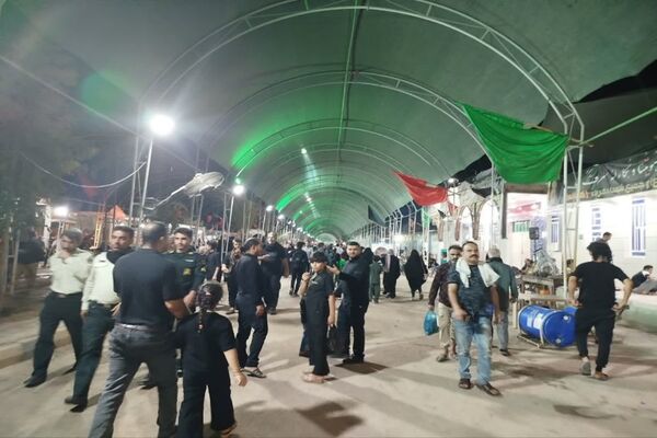 خدمت بی‌منت خادمان کوچک به زائران در حمیدیه 