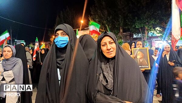 خروش کوهدشتی‌ها در میدان امام خمینی(ره)؛ تجدید میثاق با وطن و آرمان‌های ملی