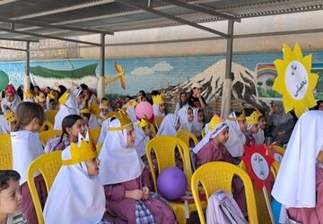 جشن شکوفه‌ها در دبستان زینت باقری۲