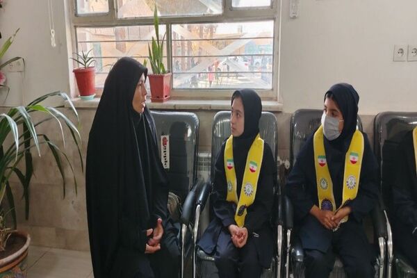 اولین جلسه شورای دانش آموزی در دبیرستان شهید مجید دهنوی  نیشابور