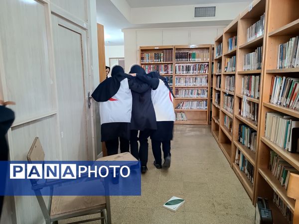 مانور زلزله در دبیرستان آرمینه مصلی نژاد