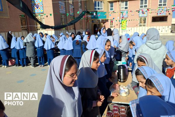 بازارچه دانش‌آموزی در دبستان ظریف کار فرد 2 شیراز