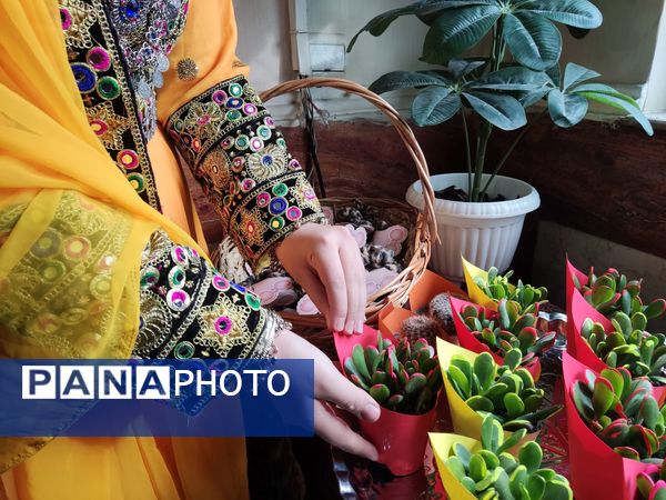 بازدید قطب کشوری مدیران از آموزشگاه شهدای معلم 2 همزمان با برپایی نمایشگاه علمی پژوهشی، انرژی های نوین، ادبیات و ریاضی