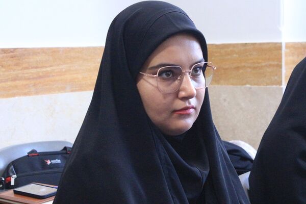  کارگاه دانش‌افزایی زبان انگیلیسی در دبیرستان‌ولایت بهارستان‌دو