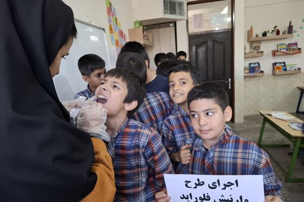 اجرای طرح وارنیش فلوراید در آموزشگاه معارف ۶ شیراز