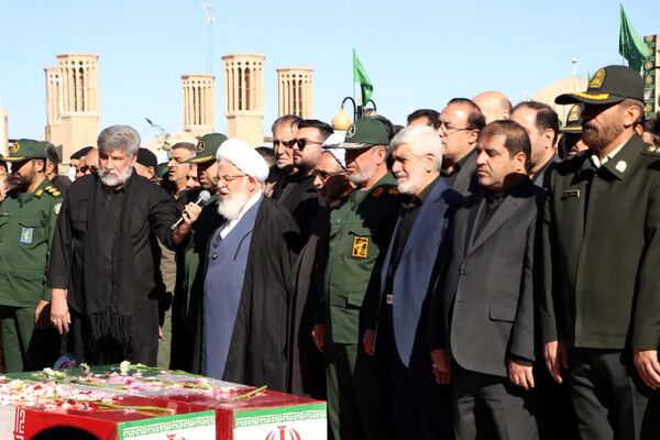تشییع ۵ شهید گمنام در سالروز شهادت حضرت فاطمه(س) در یزد