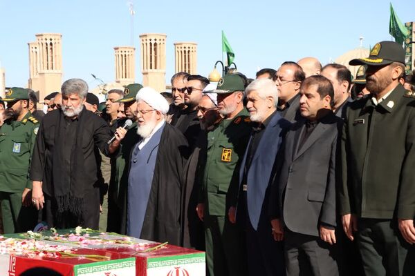 تشییع ۵ شهید گمنام در سالروز شهادت حضرت فاطمه(س) در یزد