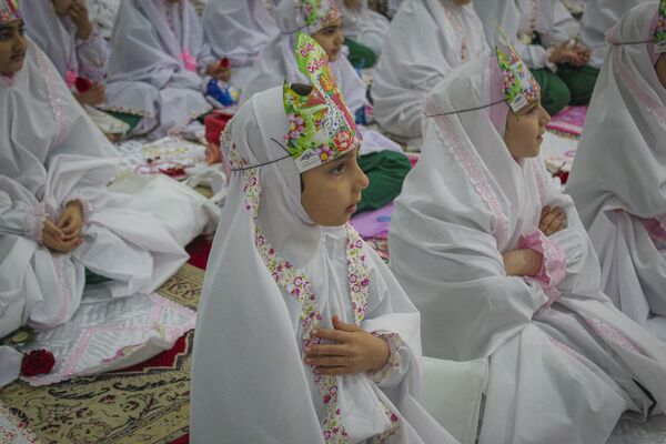 جشن تکلیف ۶۰۰دانش‌آموز دختر گتوندی
