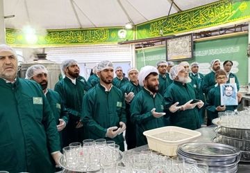 توفیق بشاگردی‌ها برای خدمت در چایخانه امام رضا(ع)