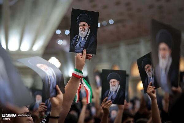برگزاری همایش بزرگ جمع‌خوانی دانش‌آموزان با اجرای سرود و نوحه حماسی «باید برخاست» -2