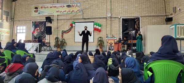 تقدیر از دانش آموزان برتر آموزشی  آموزشگاه دخترانه شهدای ۳۸ 