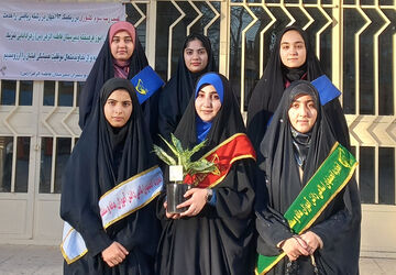 دیدار اعضای انجمن اسلامی دبیرستان فاطمه الزهرا آشخانه با مادر شهید احمد فخر فاطمی 