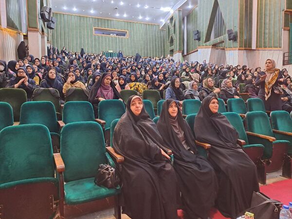 جشن میلاد بانوی آب و آیینه