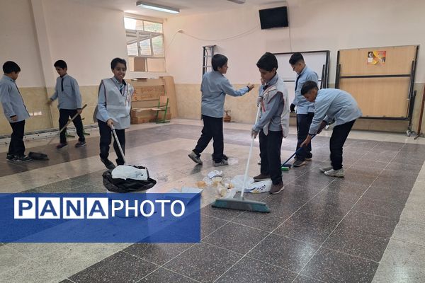 دانش‌آموزان دبستان معارف 6 با پاکسازی مدرسه به پویش چله خدمت پیوستند