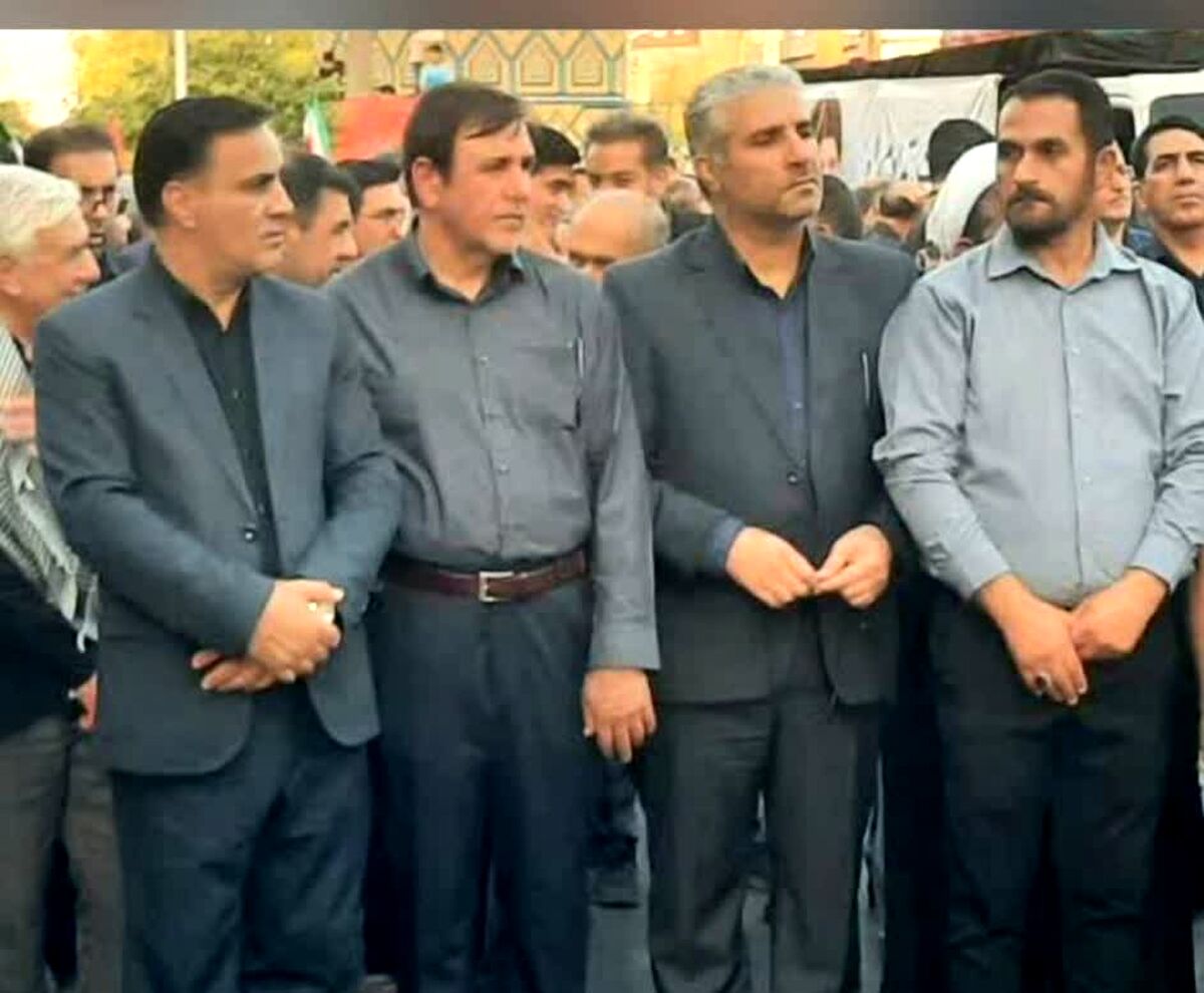 تشییع نمادین پیکر مطهر رهبر شهید در اندیمشک