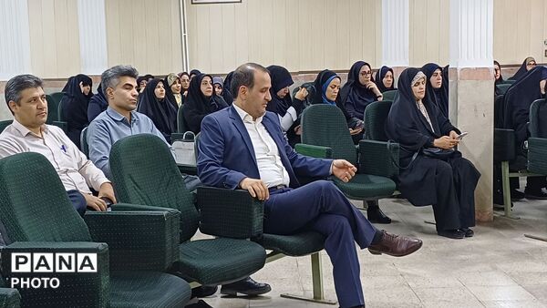 کارگاه آموزشی هوش مصنوعی با حضور جمعی از مربیان پرورشی مدارس ناحیه 2 کرج و شهرستان فردیس 