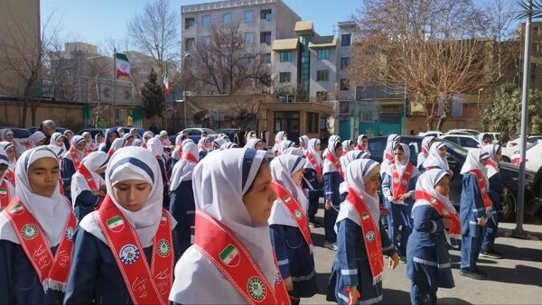 برافراشته شدن پرچم ایران در اداره آموزش و پرورش منطقه ۱۰