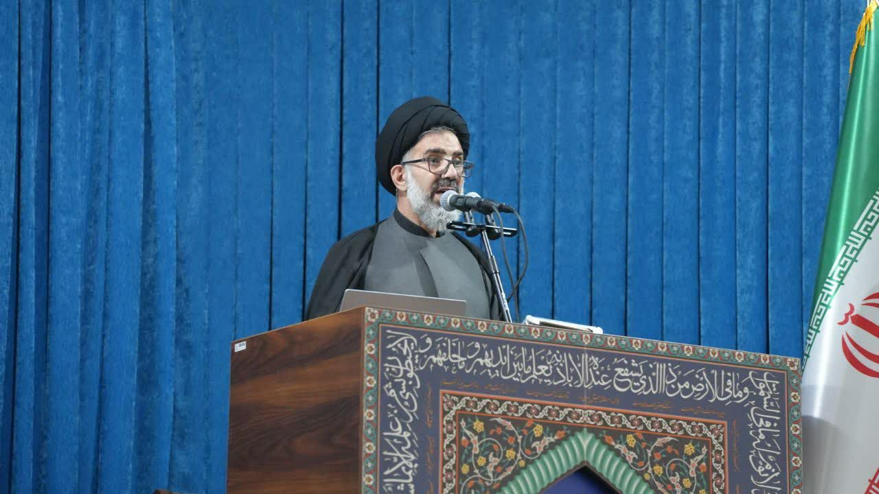 نهضت امام حسین(ع) پایه انقلاب اسلامی است