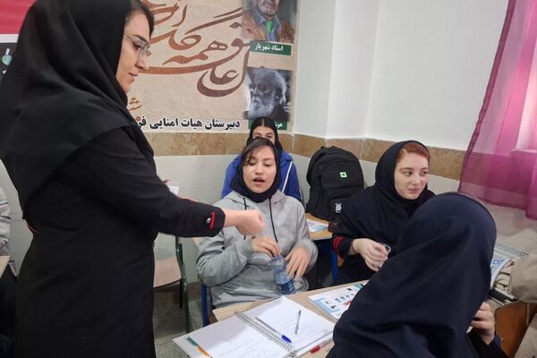 طرح توزیع مکمل‌های آهن و ویتامین D میان دانش‌آموزان متوسطه در مدارس ملارد