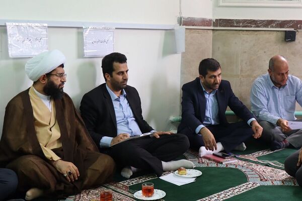 میز خدمت ویژه فرهنگیان در شهرستان پاکدشت به‌مناسبت گرامیداشت هفته معلم 