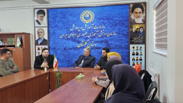 نشست صمیمی رحمت الله رضایی با اعضای سازمان دانش‌آموزی استان گلستان