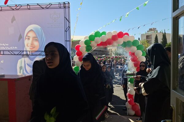 آیین نواختن زنگ مدرسه با شروع سال تحصیلی جدید 