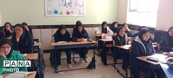 بازدید معاون آموزشی آموزش و پرورش خلیل آباد از دبیرستان مادر مهربان نقاب