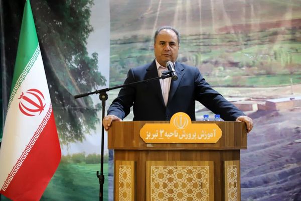 حضور وزیر کشاورزی در مراسم صبحگاهی هنرستان کشاورزی تبریز
