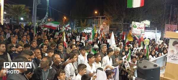 حضور مردم شهرستان کوهدشت در شب چهل و سوم از شهادت رهبر معظم انقلاب 