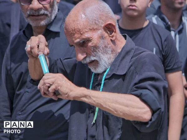 هم‌نوایی نسل‌ها در دسته‌های عزاداری امام حسین(ع) 