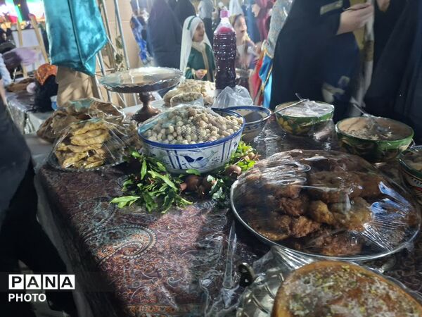 غرفه شهرستان تفت در نمایشگاه از ریشه تا رویش
