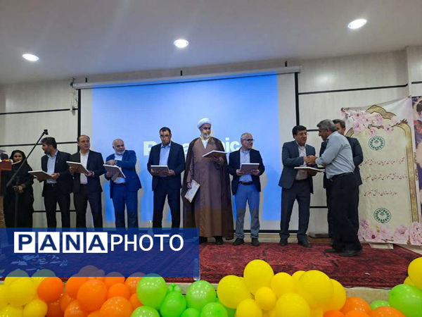  تجلیل از مدیران، مربیان و دانش‌آموزان پیشتاز شهرستان عسلویه