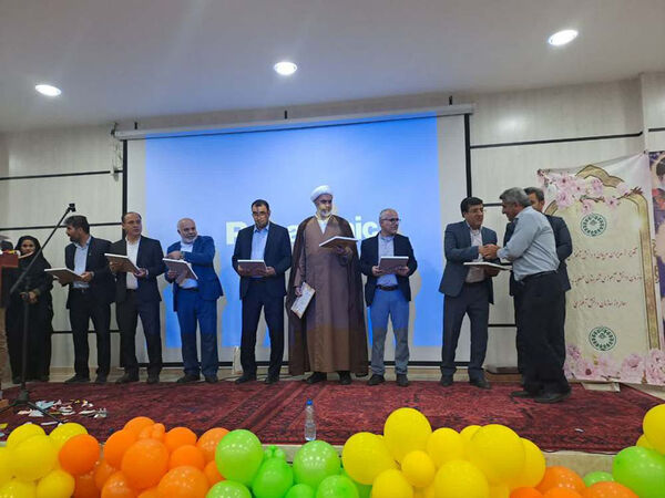  تجلیل از مدیران، مربیان و دانش‌آموزان پیشتاز شهرستان عسلویه